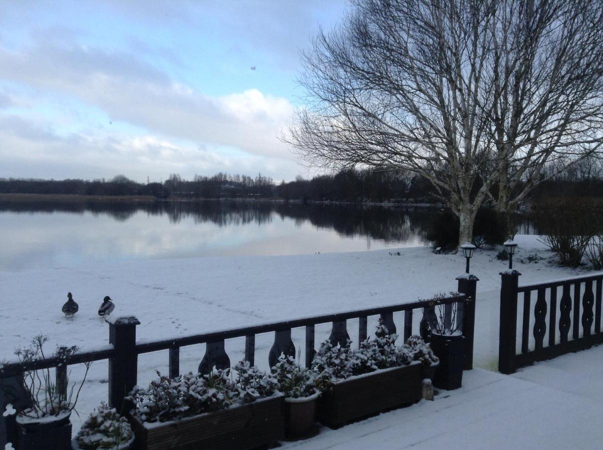 Tegid Lodge- Pine Lake Resort Carnforth Bagian luar foto