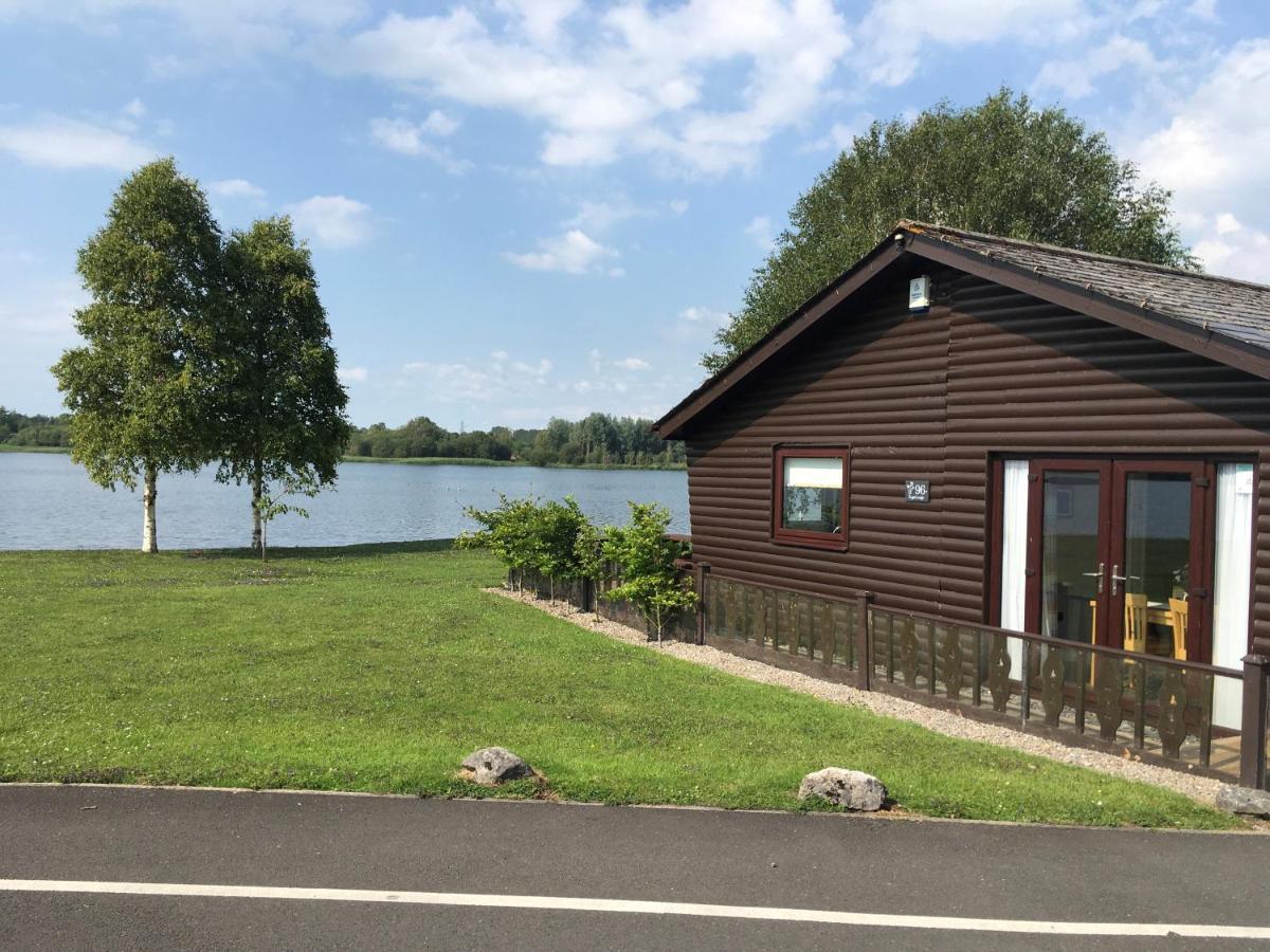 Tegid Lodge- Pine Lake Resort Carnforth Bagian luar foto